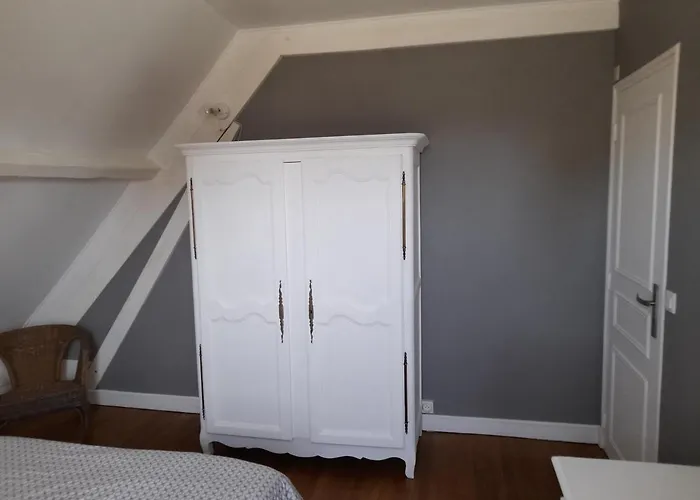 Le Plantard לינה וארוחת בוקר